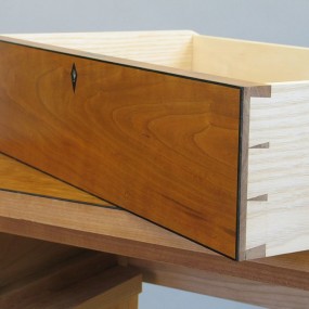 Drawer-on-top-of-table-showing-dovetails